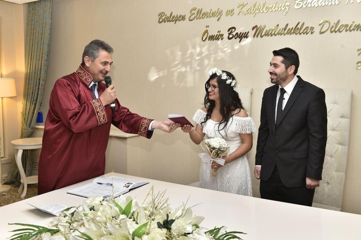 3 bin 275 &ccedil;ift nikah masasına oturdu
