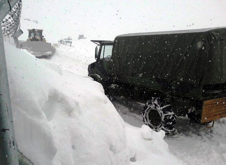 Sınırdaki askerlere elektrik sağlayan hat koptu, görevliler onardı G3
