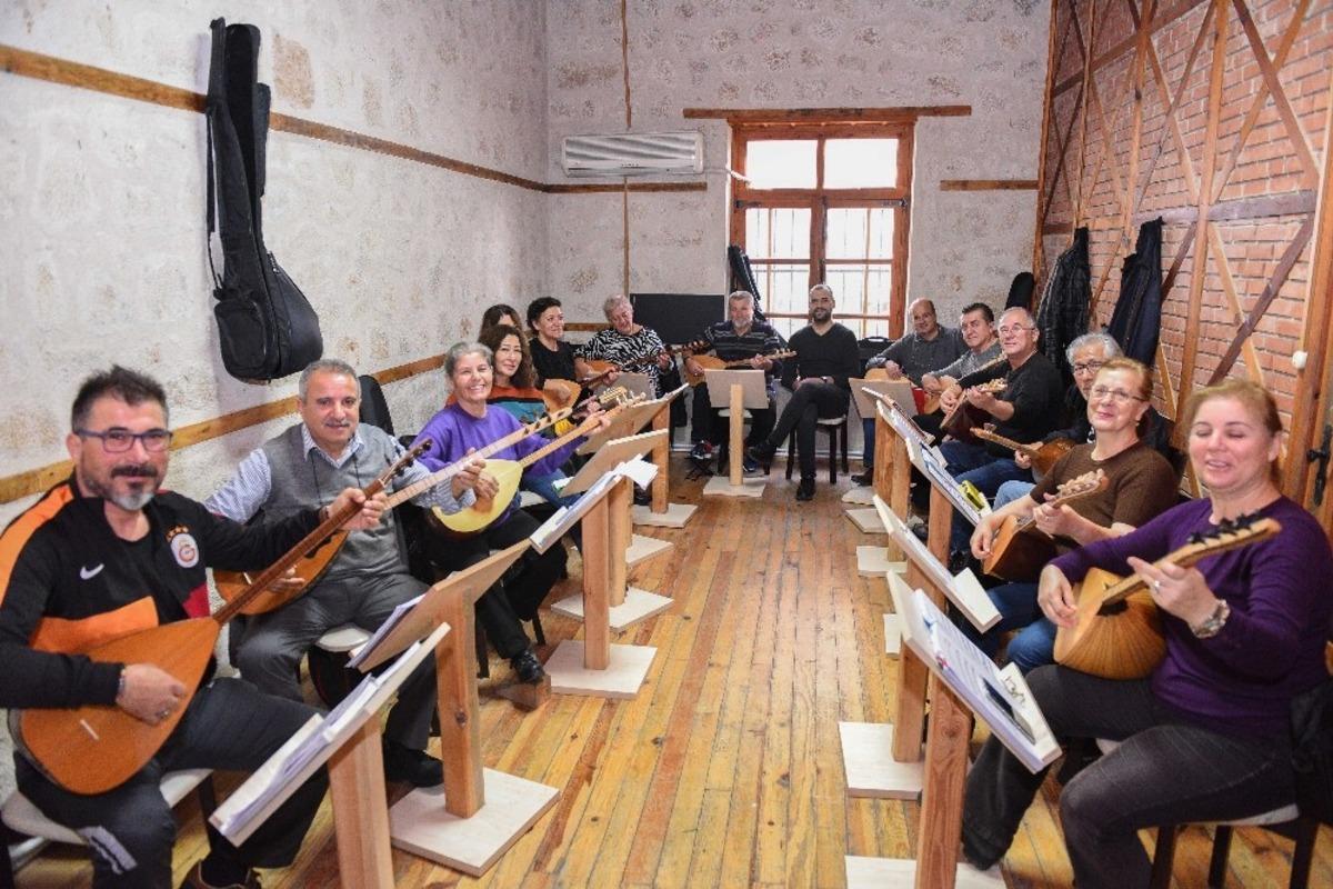 11 merkezde 6 bin 500 kursiyere hobi ve mesleki eğitim