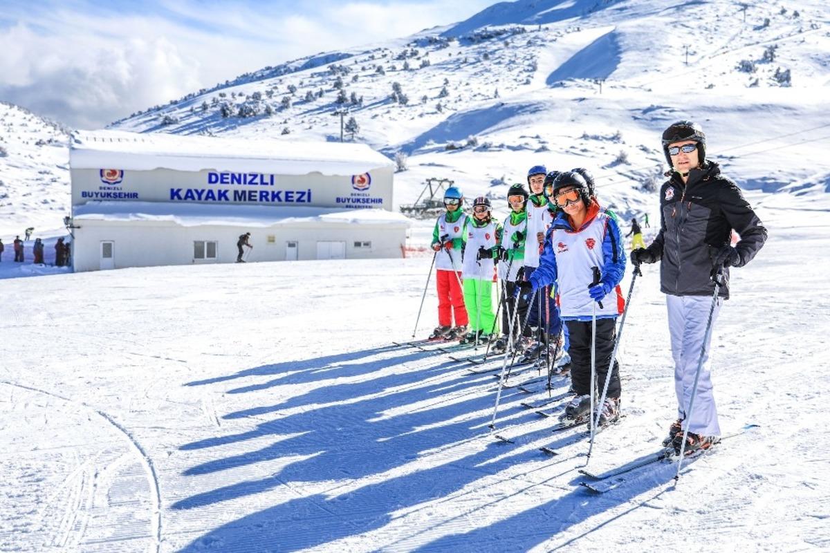 Denizli B&uuml;y&uuml;kşehir Belediyesi&rsquo;nden &uuml;cretsiz kayak kursu