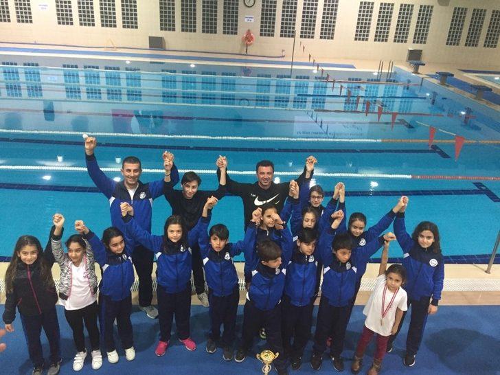 Söke Yüzme Gençlik ve Spor Kulübü Takımı il ikincisi oldu G2