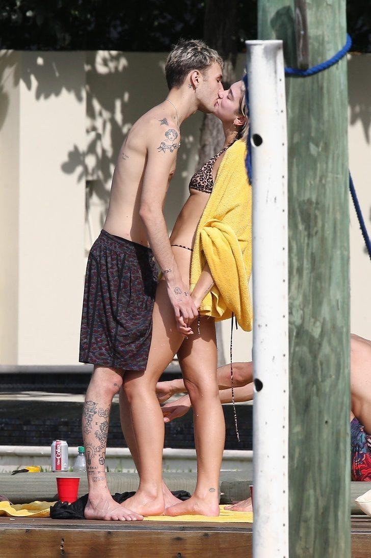 Dua Lipa ve Anwar Hadid aşk sarhoşu! Öpüşmeye doyamadılar G4