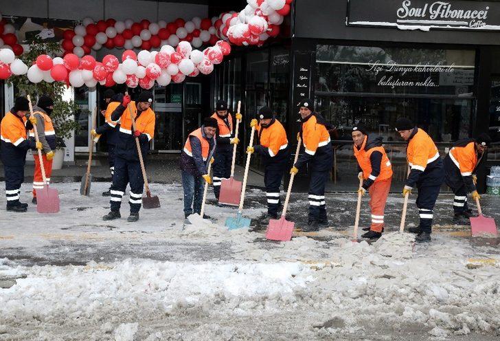 Van’da geceli gündüzlü karla mücadele çalışması G1