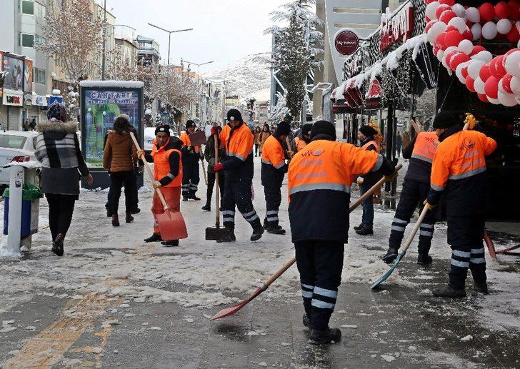 Van’da geceli gündüzlü karla mücadele çalışması G2