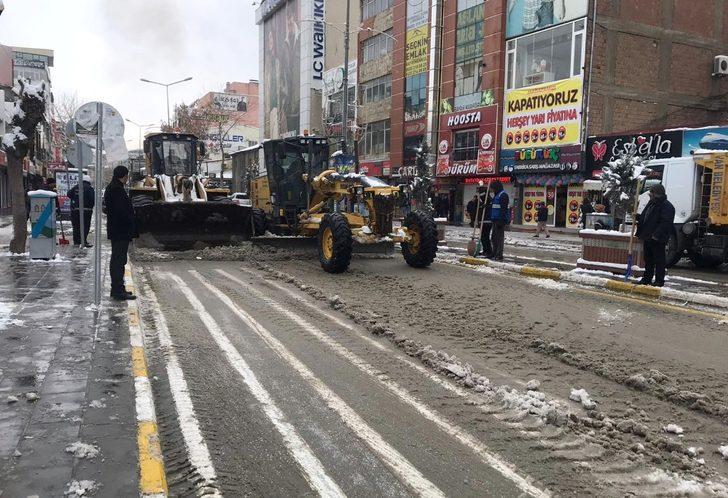 Van’da geceli gündüzlü karla mücadele çalışması G5