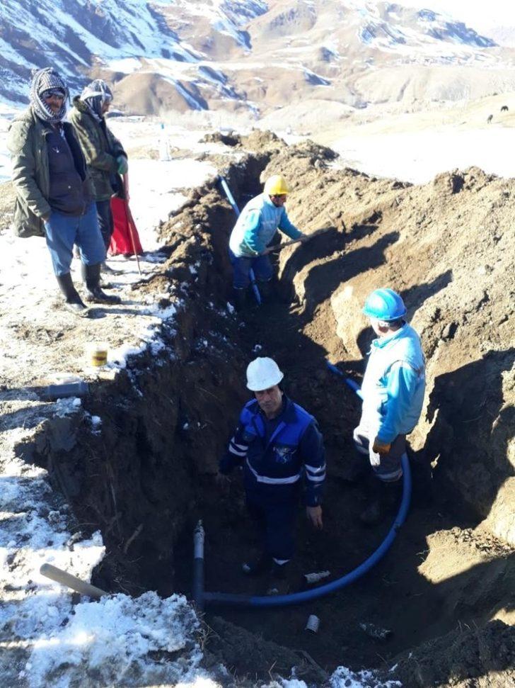 VASKİ ekibi karlı dağları aşarak arızaları gideriyor G5