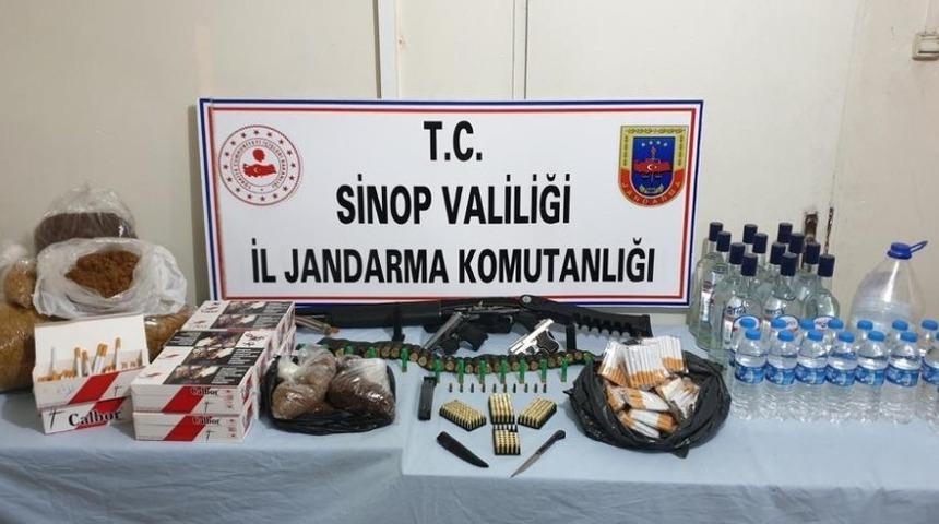 Sinop’ta etil alkol, kaçak tütün ve ruhsatsız silahlar ele geçirildi