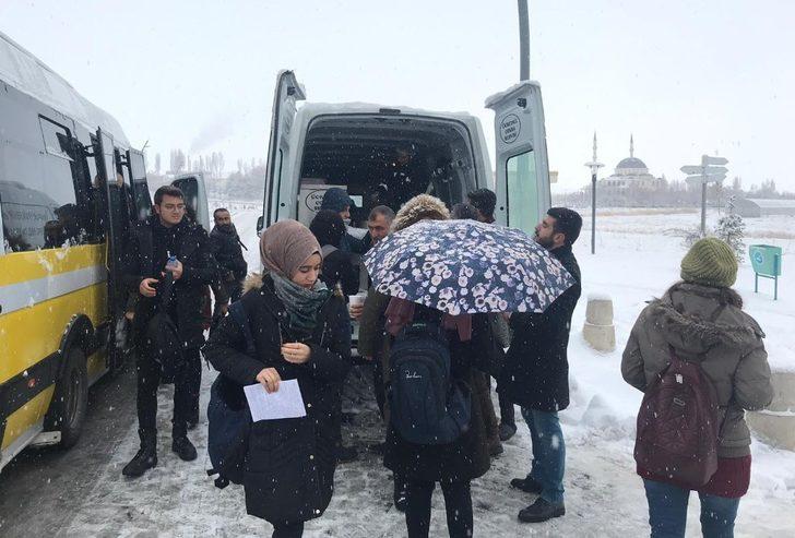 Van Büyükşehir Belediyesinden öğrencilere çorba ikramı G3