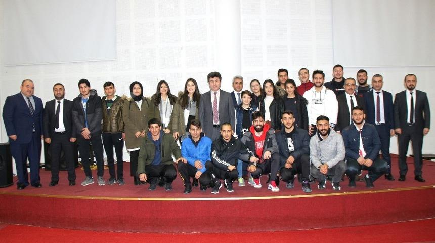 Karacoşkun başarılı sporcularla bir araya geldi