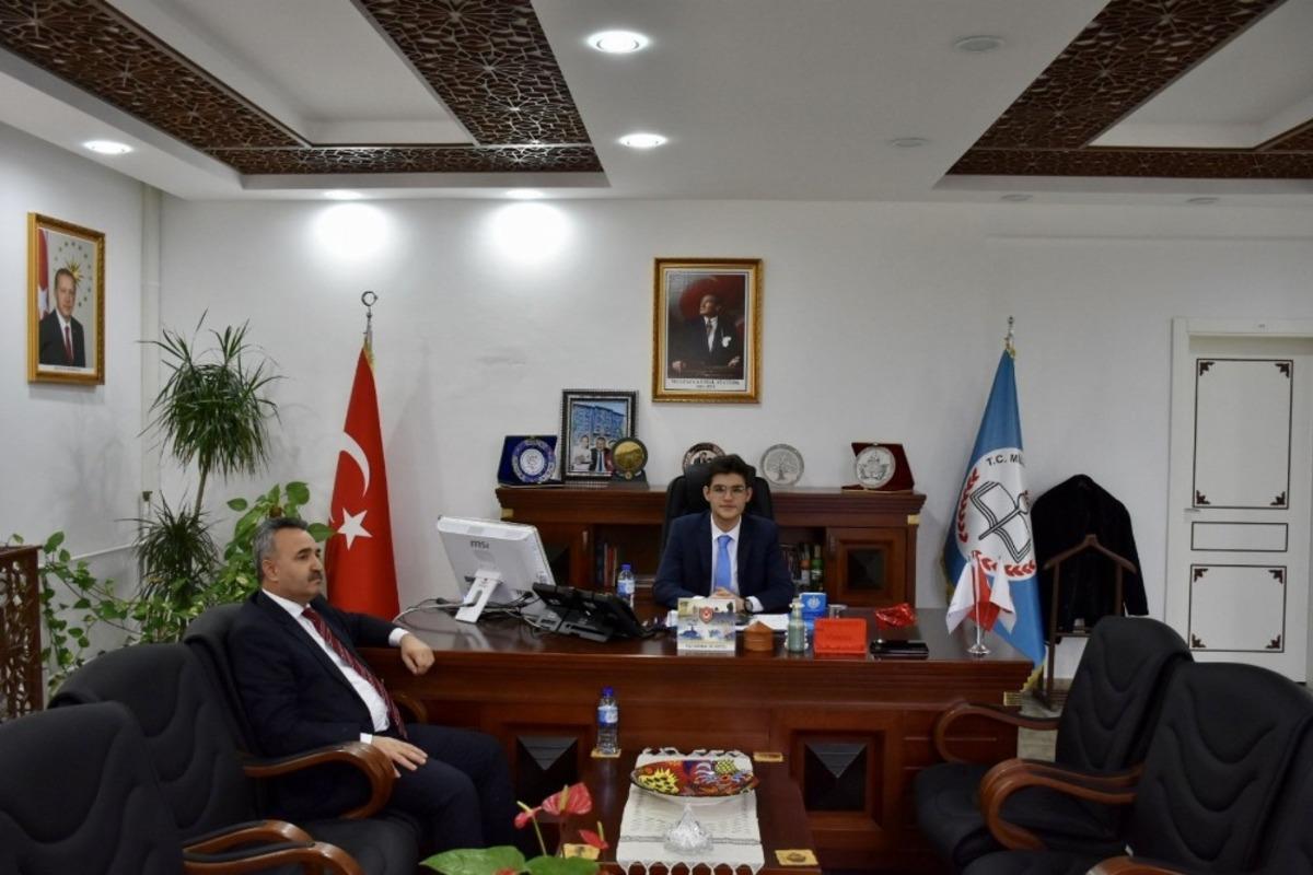 Bir g&uuml;nl&uuml;ğ&uuml;ne temsili Milli Eğitim M&uuml;d&uuml;r&uuml; oldu