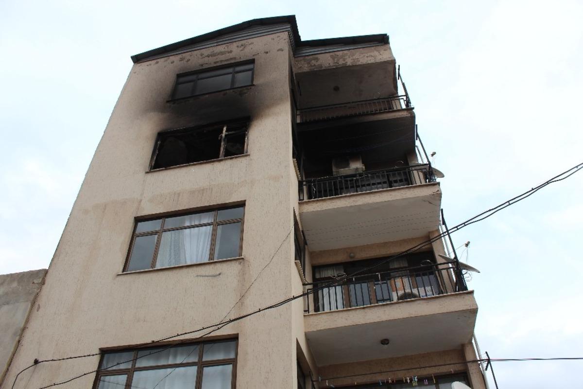 D&ouml;rt katlı binada &ccedil;ıkan yangın korkuttu