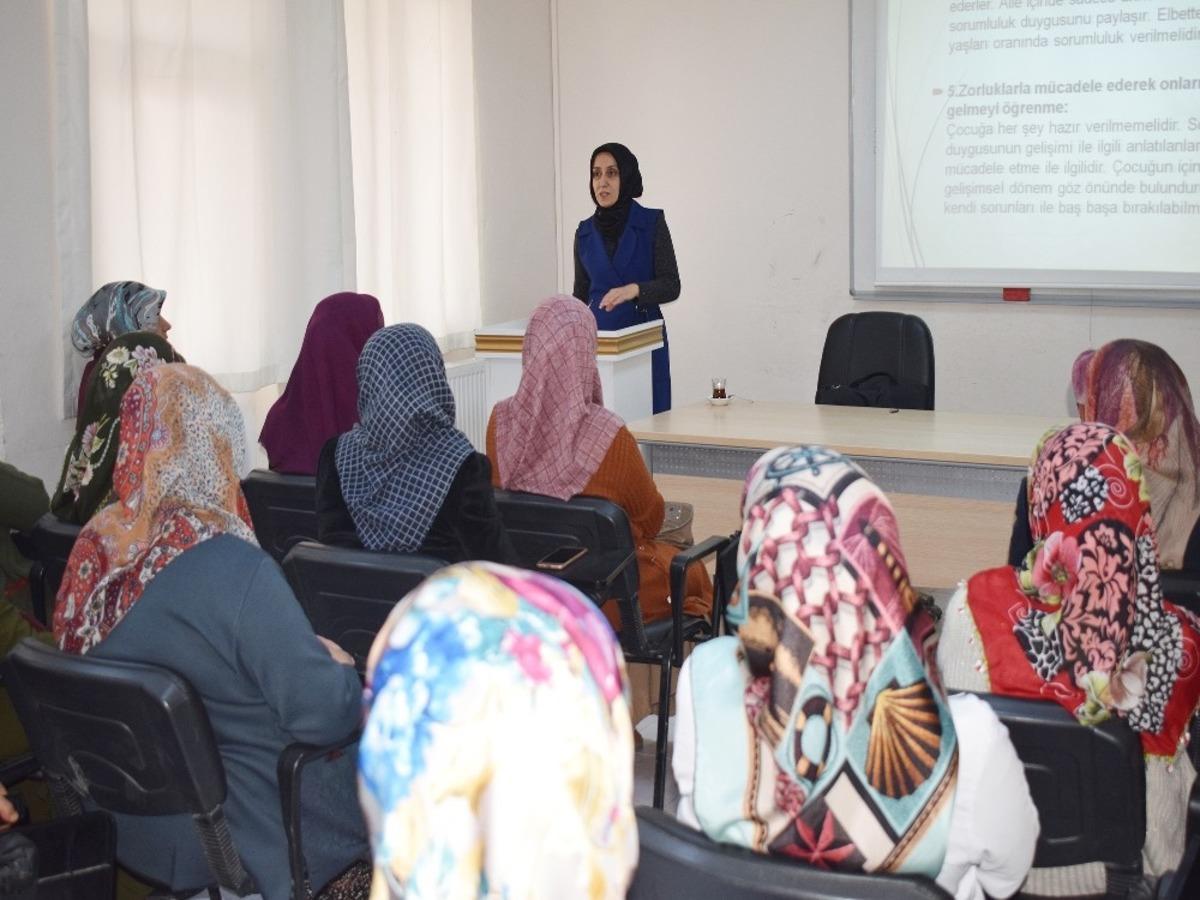 &ldquo;Aile İ&ccedil;i İletişim&rdquo; konferansı verildi