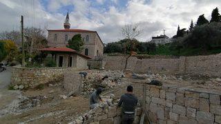Kendini müdür olarak atamıştı... O belediye başkanı şimdi de mezarlık üstüne kafeterya yapıyor