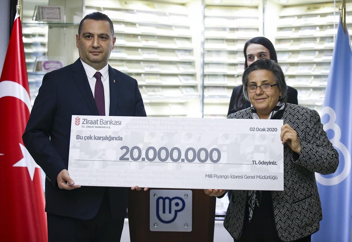 B&uuml;y&uuml;k ikramiye &ccedil;ıkan bilet talihlileri 20'şer milyon TL'lik ikramiyelerini aldı