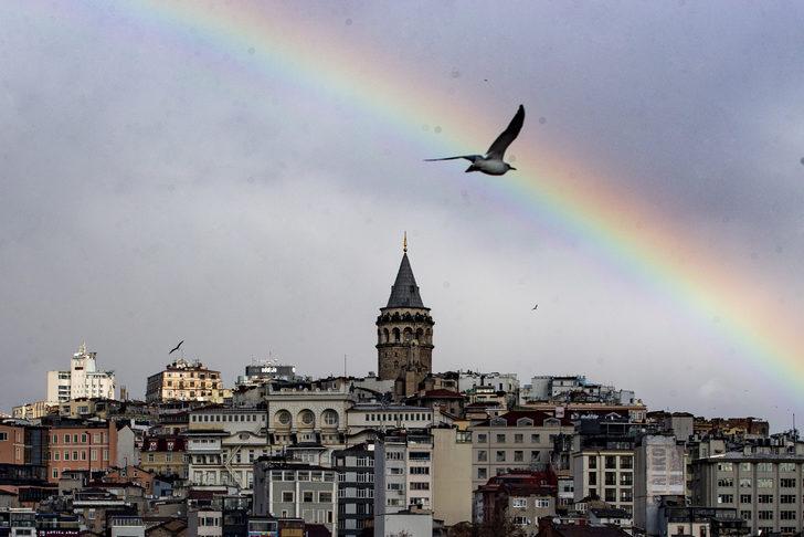 İstanbul'da gökkuşağı sürprizi! G1