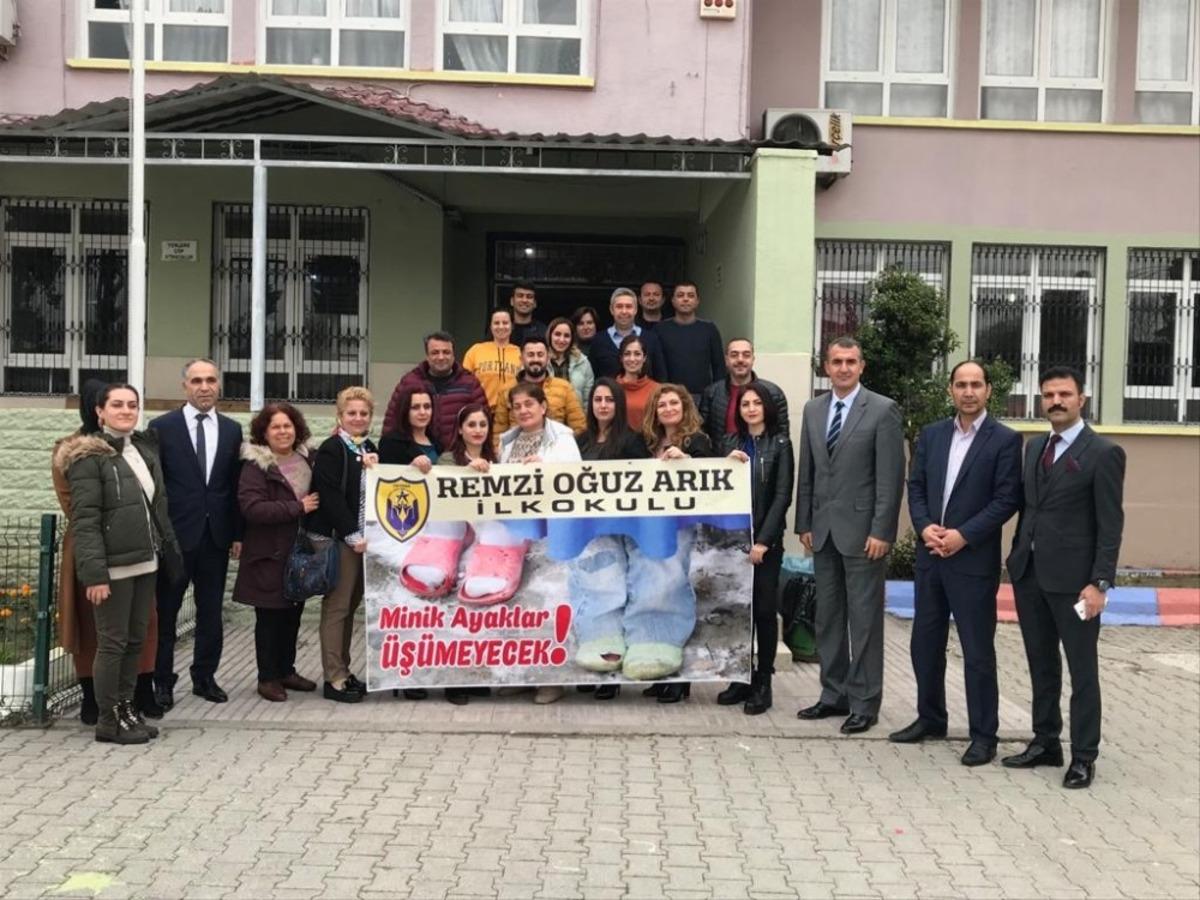Ceyhan&rsquo;da 350 &ouml;ğrenciye ayakkabı yardımı