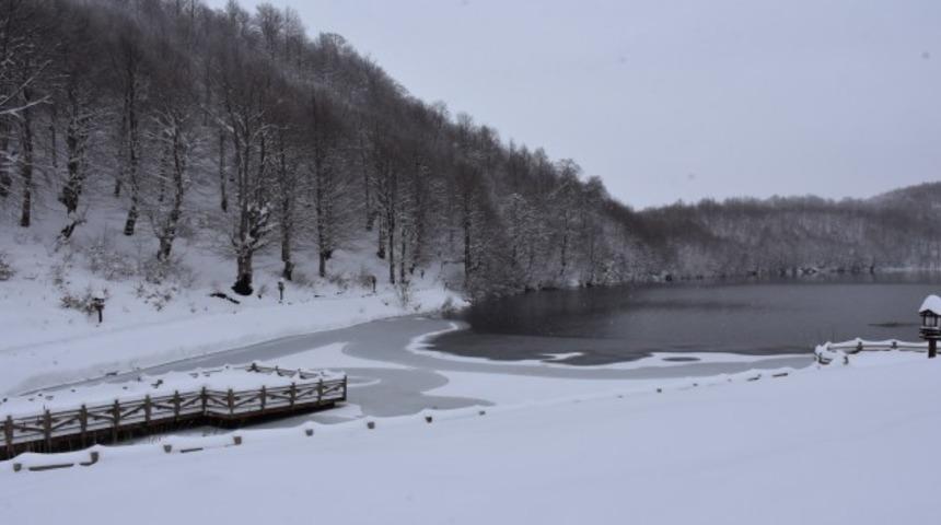 Ulugöl beyaza büründü