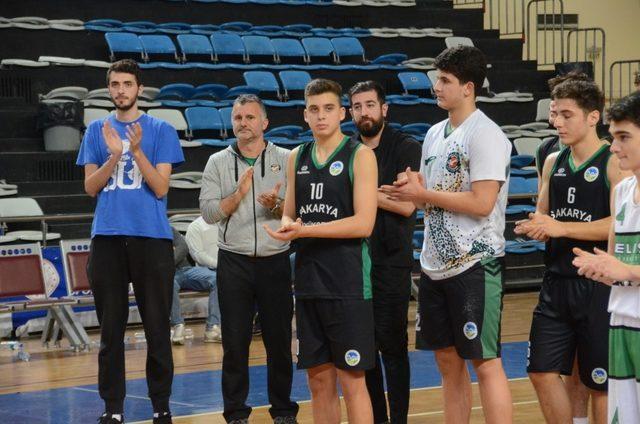 Sakarya Büyükşehir 18 yaş altı basket takımından başarı