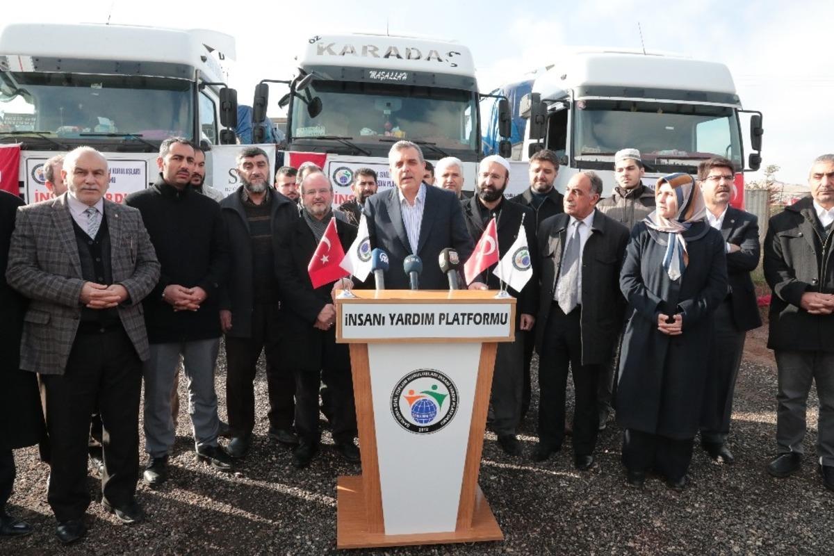 Şanlıurfa&rsquo;dan Suriye&rsquo;ye 3 tır yardım g&ouml;nderildi