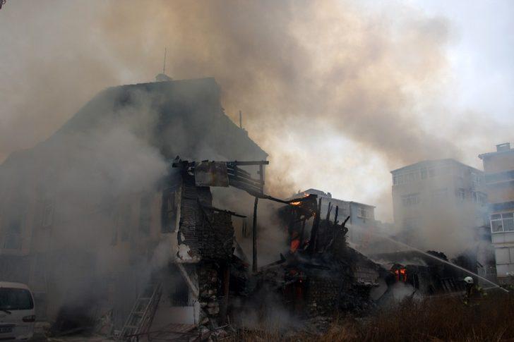 Fatih’te korku dolu anlar! Metruk bina alev alev yandı G5