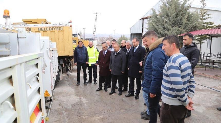 Niğde Belediye Başkanı &Ouml;zdemir iş&ccedil;ilerle bir araya geldi