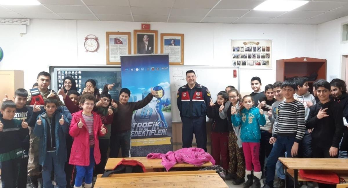 &Ouml;ğrencilere trafik eğitimi verildi