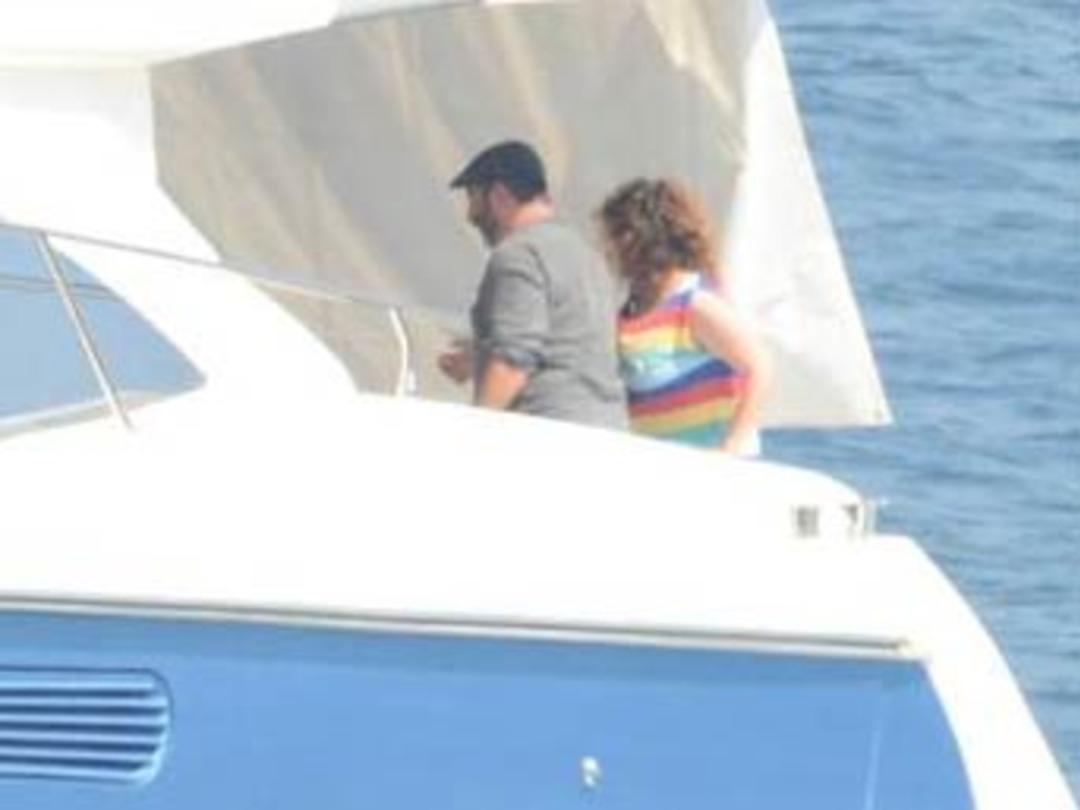 Cem Yılmaz kasketli