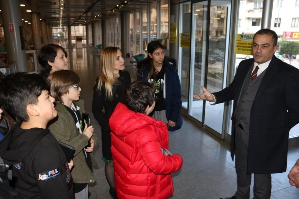 &Ouml;ğrenciler tam otomasyonlu otoparkı inceledi