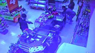 Kasiyer kıza poşet fırlatıp, '5’e kadar sayacağım' dedi ve...