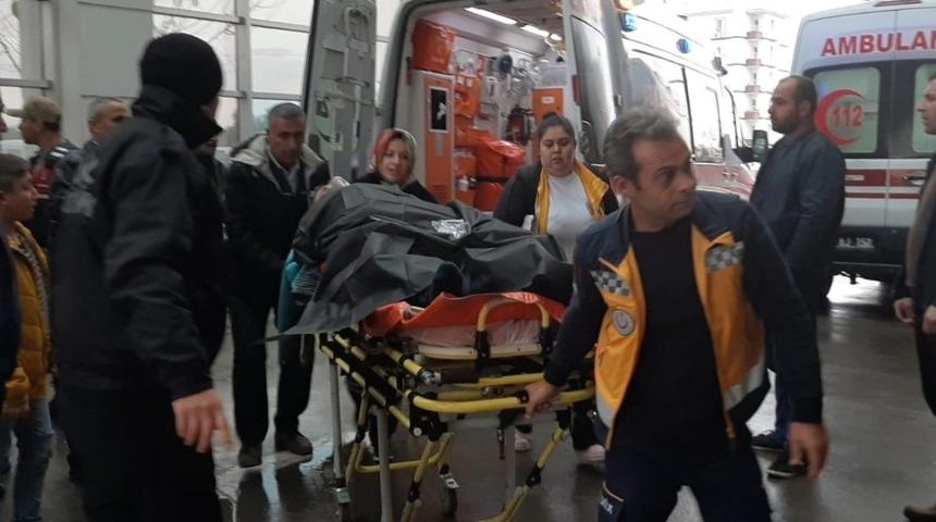 &Uuml;vey kardeşlerin kavgası kanlı bitti: 4 yaralı