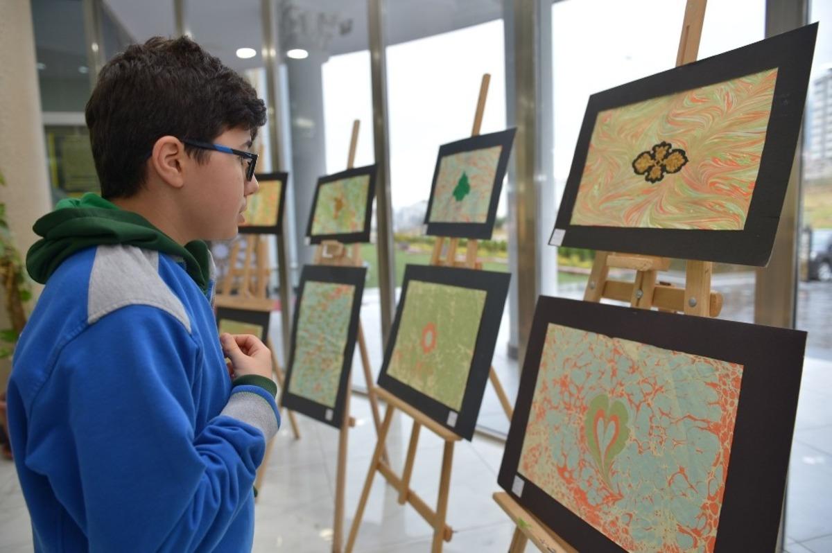 Kahramanmaraşlı &ouml;ğrencilerden &lsquo;ebru&rsquo; sergisi