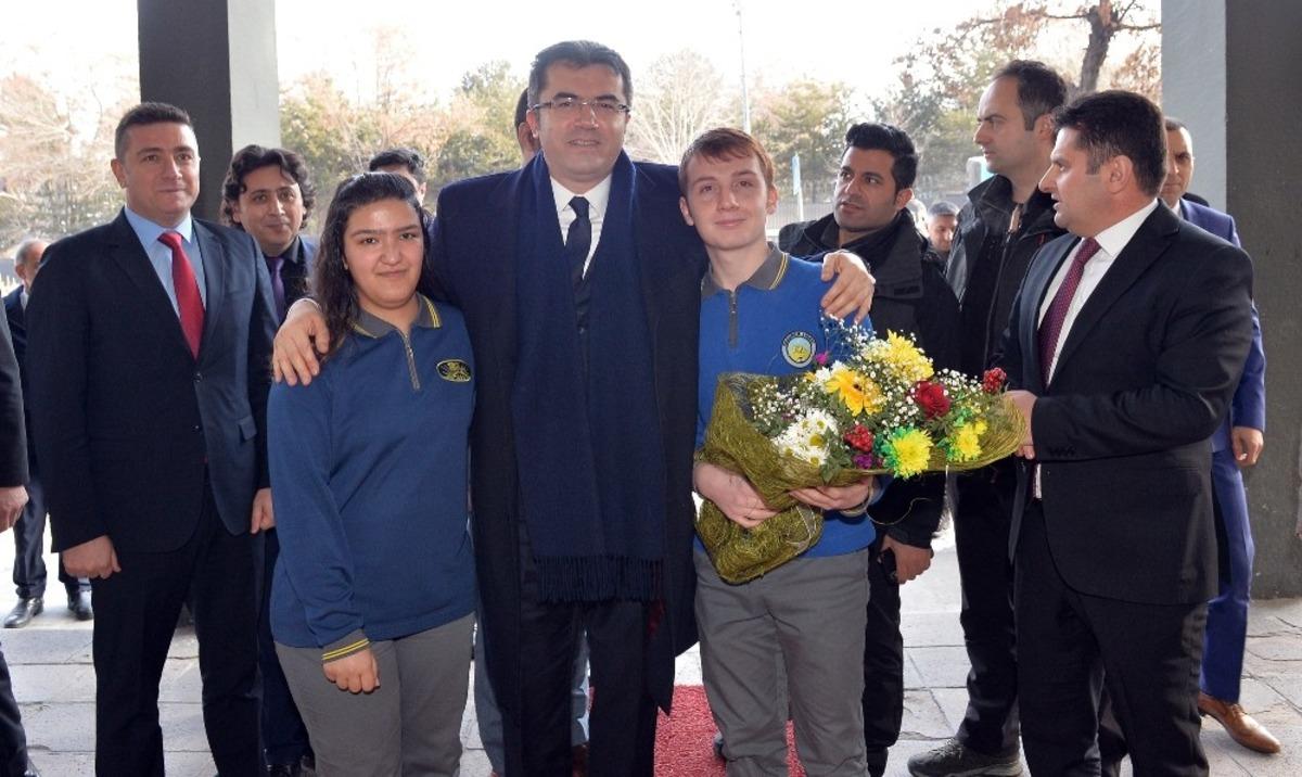 Vali Memiş&rsquo;ten Erzurum Lisesi&rsquo;ne ziyaret