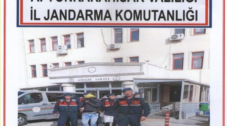 Ne bulduysa &ccedil;aldı, montundan &ccedil;ıkanlar şok etti