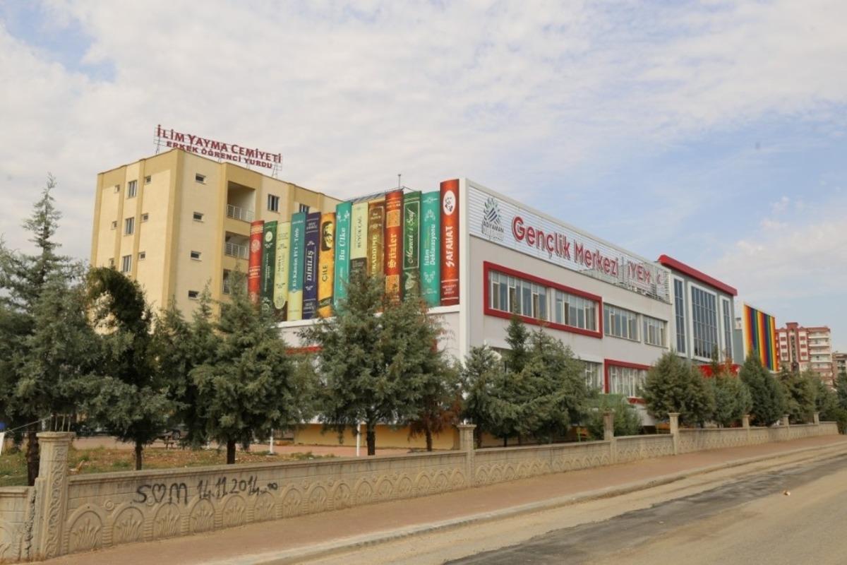 &lsquo;Millet kıraathanesi&rsquo; &ouml;ğrencileri ağırlıyor