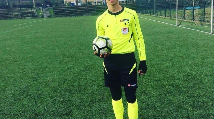 Hakemi yumruklayarak bayıltan oyuncu futboldan 1 yıl men edildi