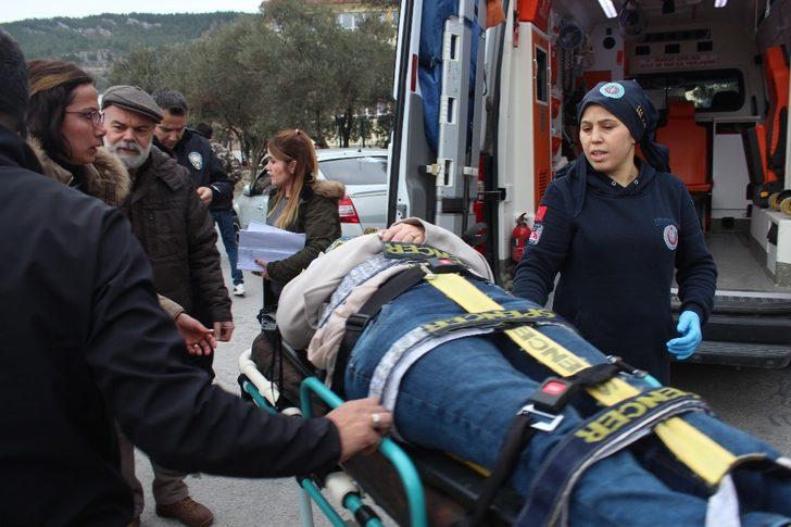 Muğla'da eşini yolun ortasında yaralı olarak bulan adam bir an olsun yanından ayrılmadı G3