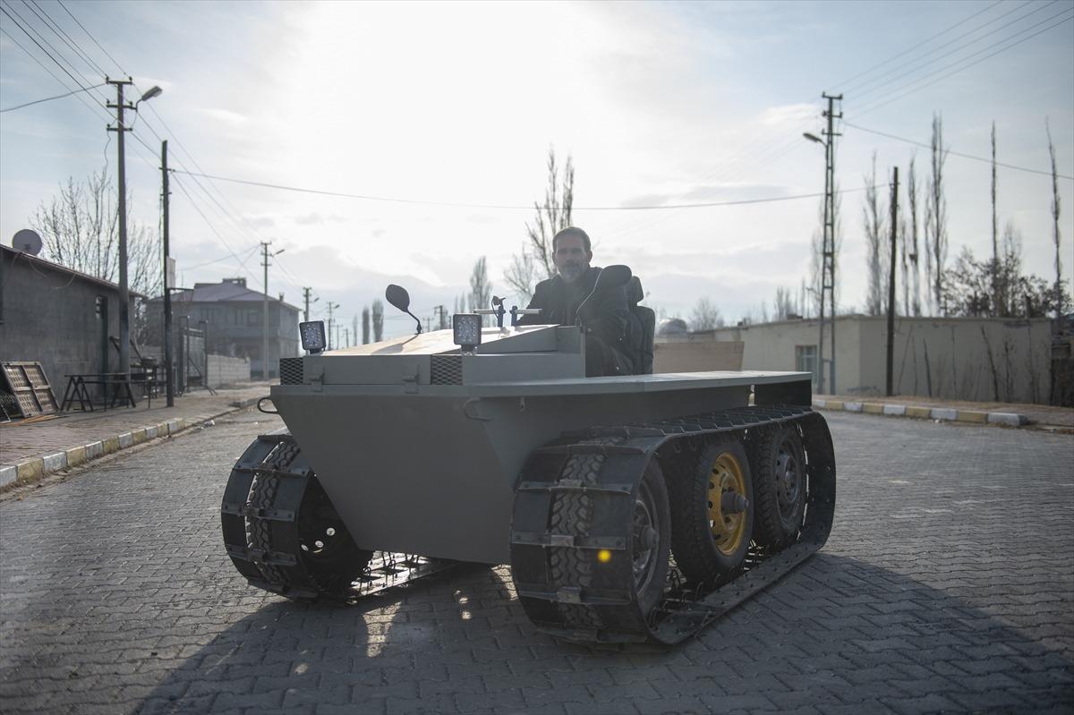 Baba ve oğlu kendi imkanlarıyla paletli arazi aracı &uuml;retti