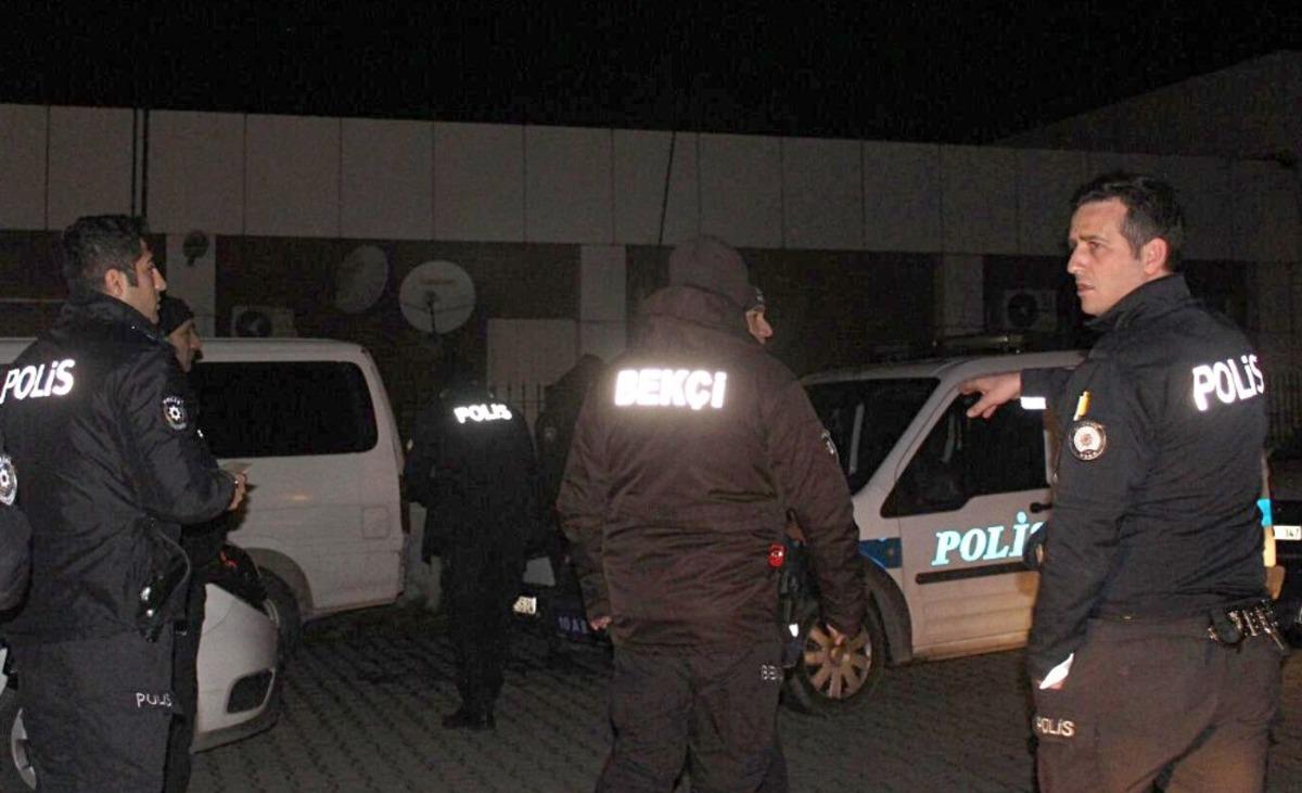 Edremit&rsquo;te polis operasyonla aranan 4 kişiyi yakaladı