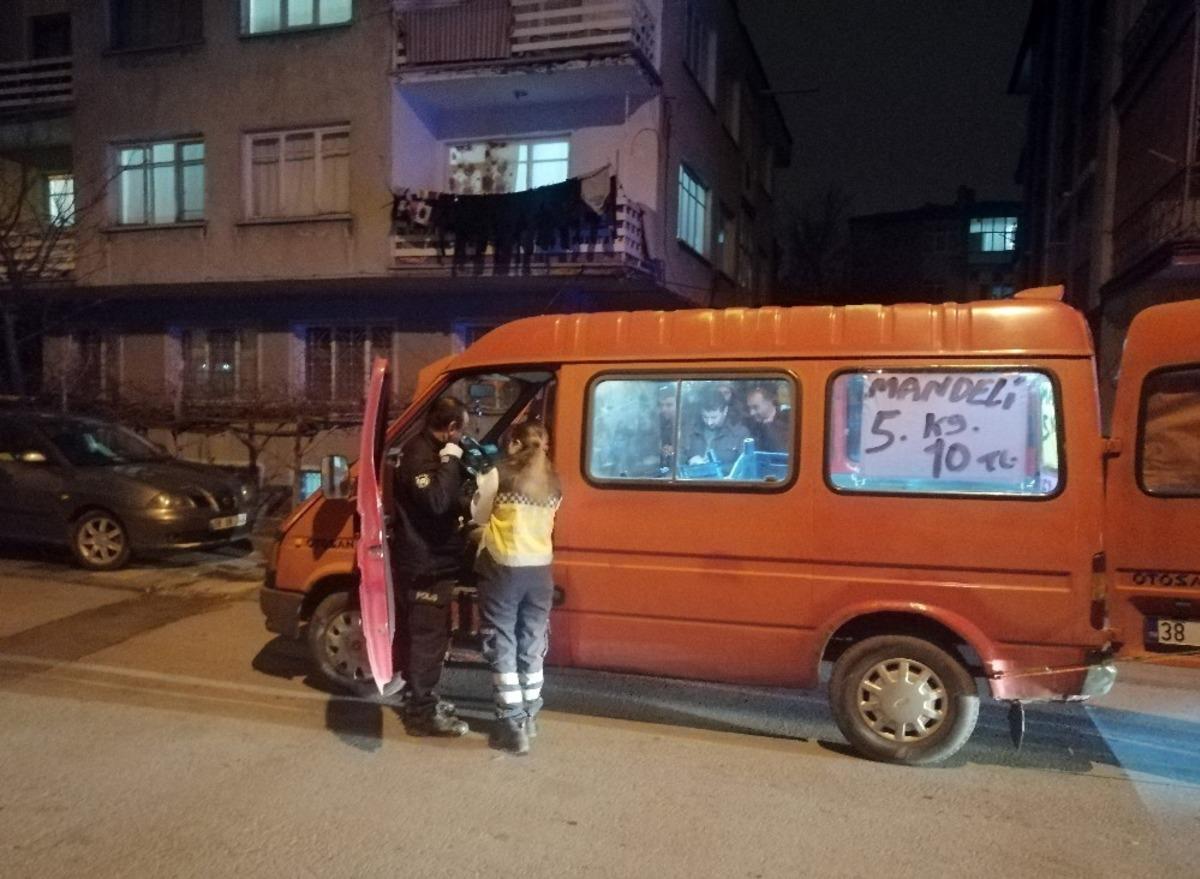Kayseri'de seyyar satıcı, aracında &ouml;l&uuml; olarak bulundu