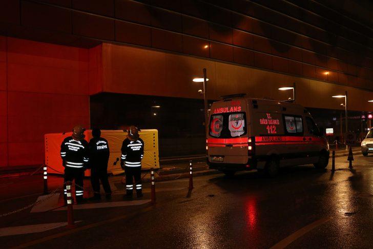 Alışveriş merkezinin terasında intihara kalkıştı! Tam 3 saatte ikna edildi! G2