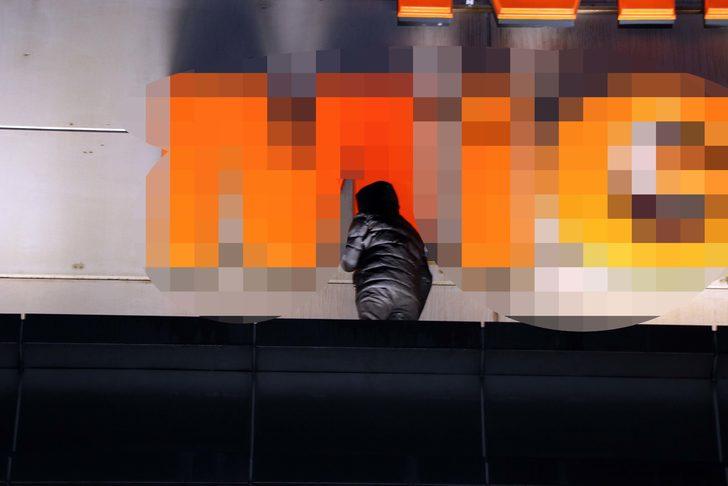 Alışveriş merkezinin terasında intihara kalkıştı! Tam 3 saatte ikna edildi! G4