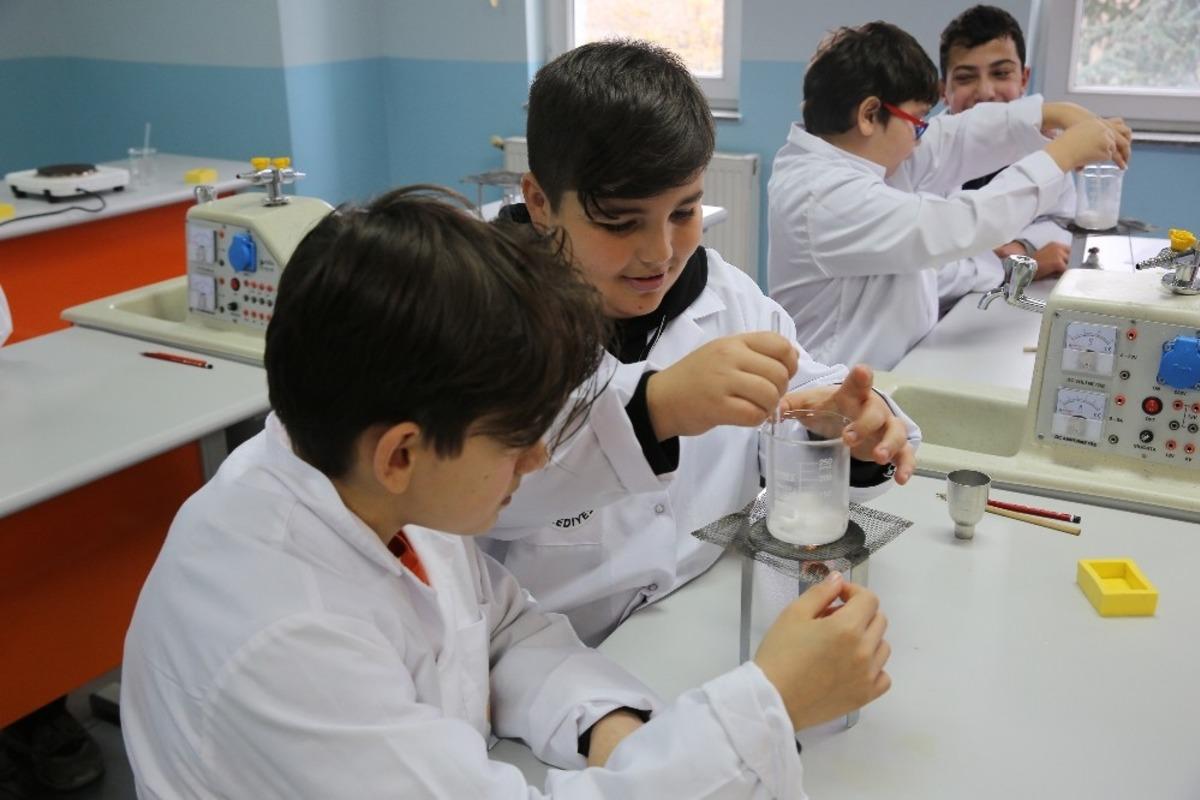 &Uuml;mraniye&rsquo;de Fen-Deney At&ouml;lyesi &ccedil;alışmalarına devam ediyor