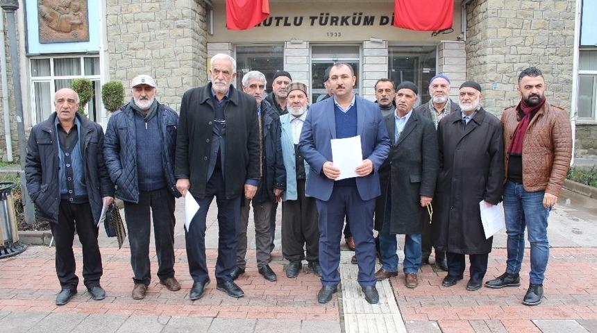 4 yıldır k&ouml;ydeki evine elektrik bağlanmayınca basın a&ccedil;ıklaması yaptı