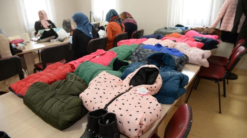 Altındağlı kadınlardan &ccedil;ocuklara yeni yıl hediyesi