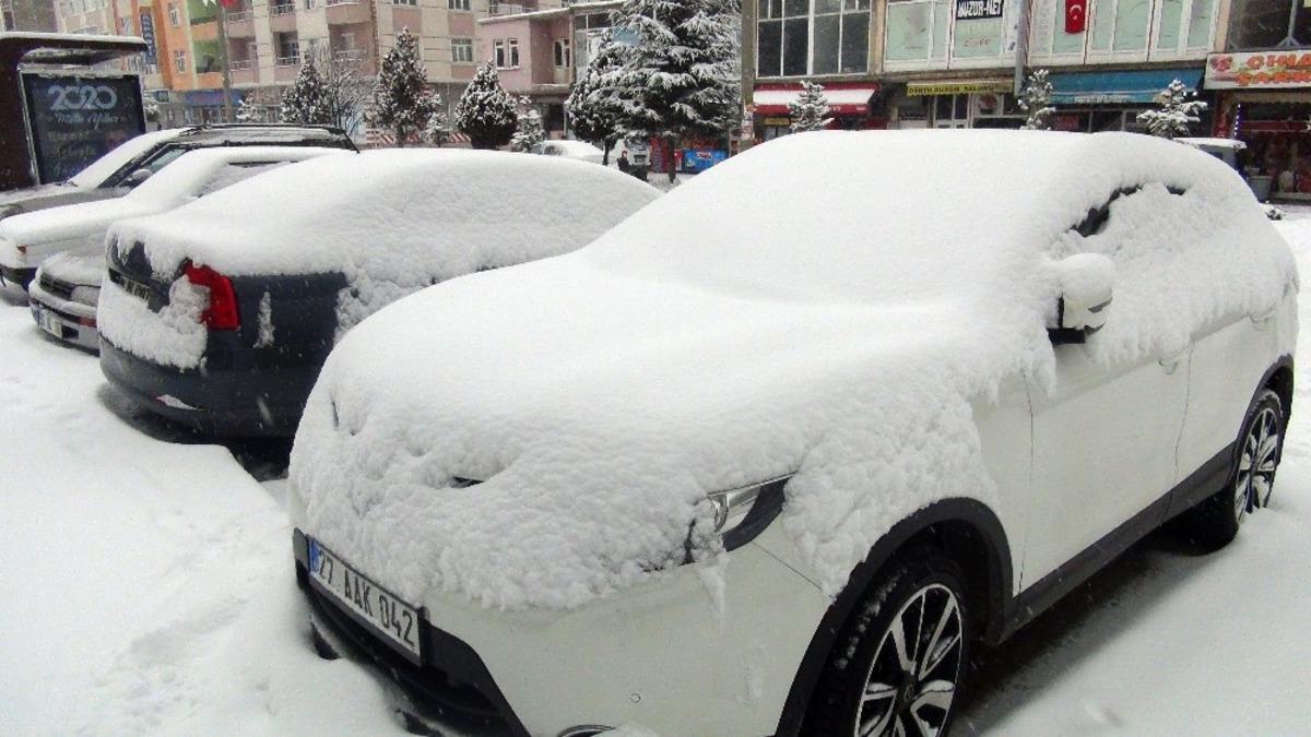 Ahlat&rsquo;ta kar yağışı