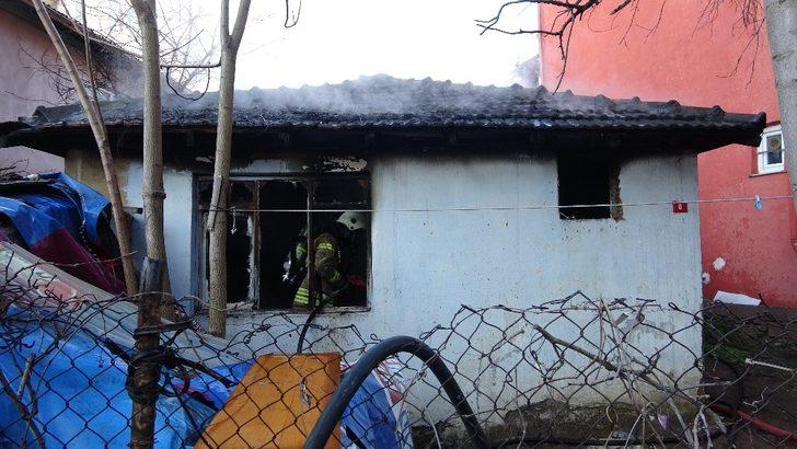 Tuzla’da korkutan yangın! Gecekondu alev aldı: 1 yaralı G4