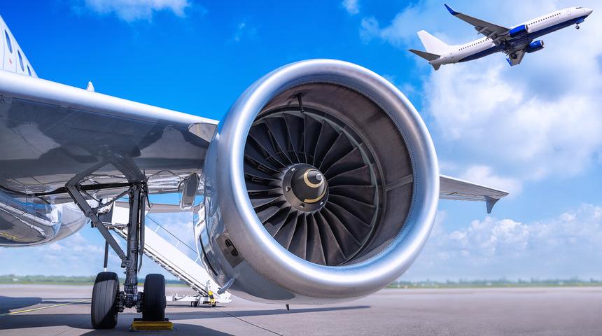 Uçağın motoruna bozuk para attığı için tazminat ödeyecek