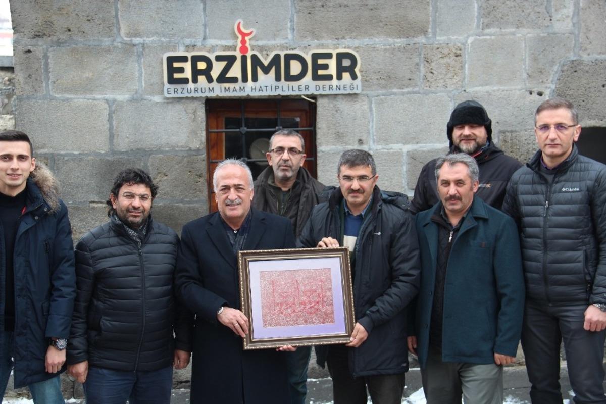 Rekt&ouml;r &Ccedil;omaklı, Erzurum İmam Hatipler Derneğini ziyaret etti