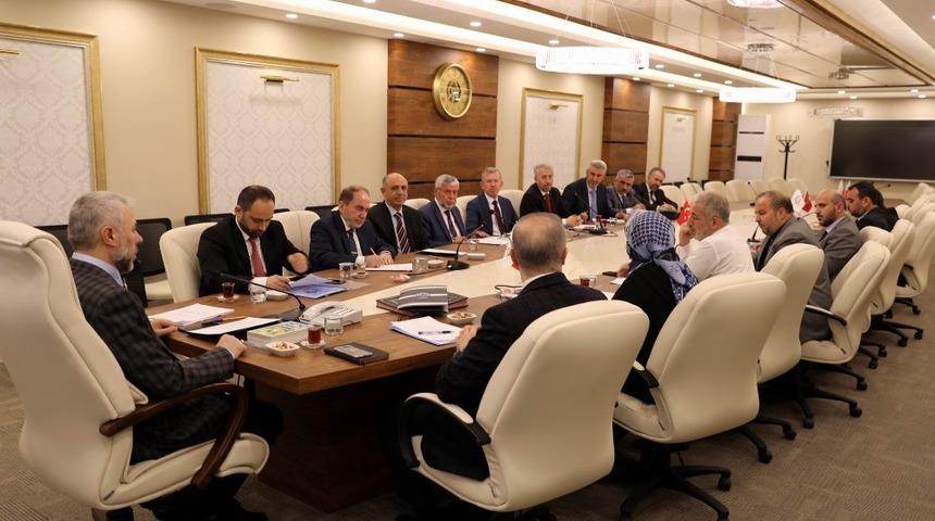 Melikgazi ve Yeşilhisar il&ccedil;e m&uuml;ft&uuml;leri emekli oldu