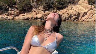Bella Thorne'dan jartiyerli 2020 paylaşımı! 